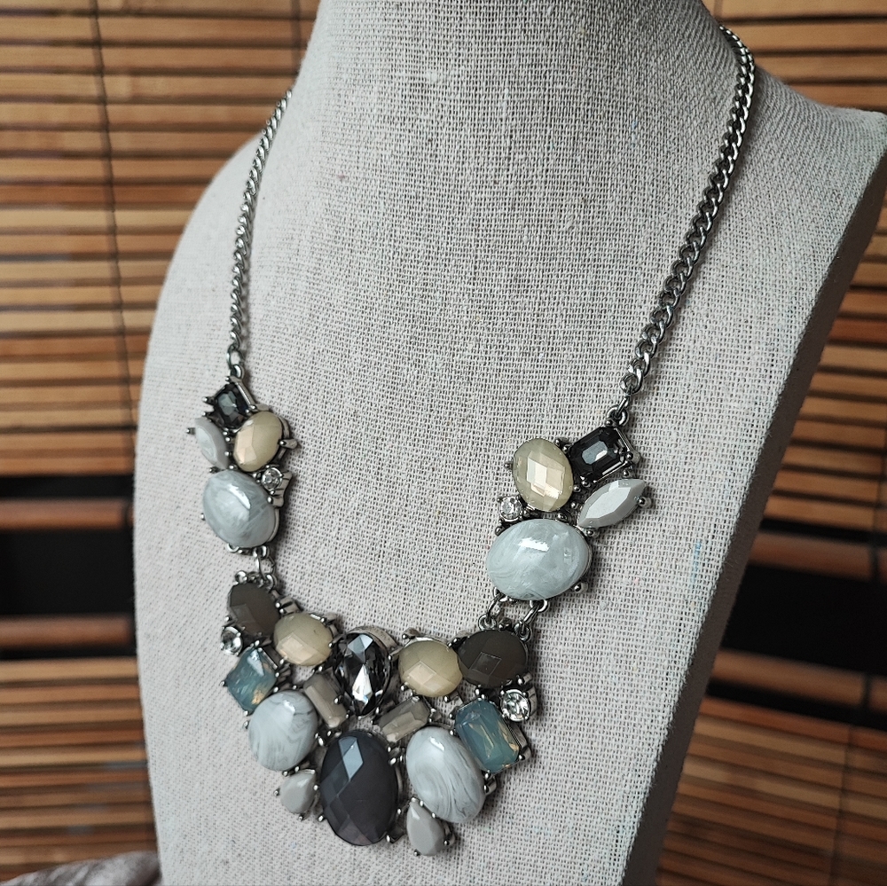 Loft Brand Statement Necklace Silver Tone Gray Emerald Cut Faceted Lucite Beads